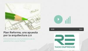 Una página web que muestra un artículo titulado "Plan Reforma, una apuesta por la arquitectura 2.0" junto al botón de reproducción de una entrevista en audio en Radio Emprende, con