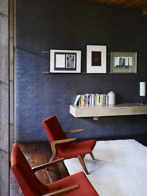 Zona infantil de la casa. Separó la vivienda en usos y construyó un pabellón infantil con zonas de juego, lectura, trabajo y descanso. thedesignfiles.net