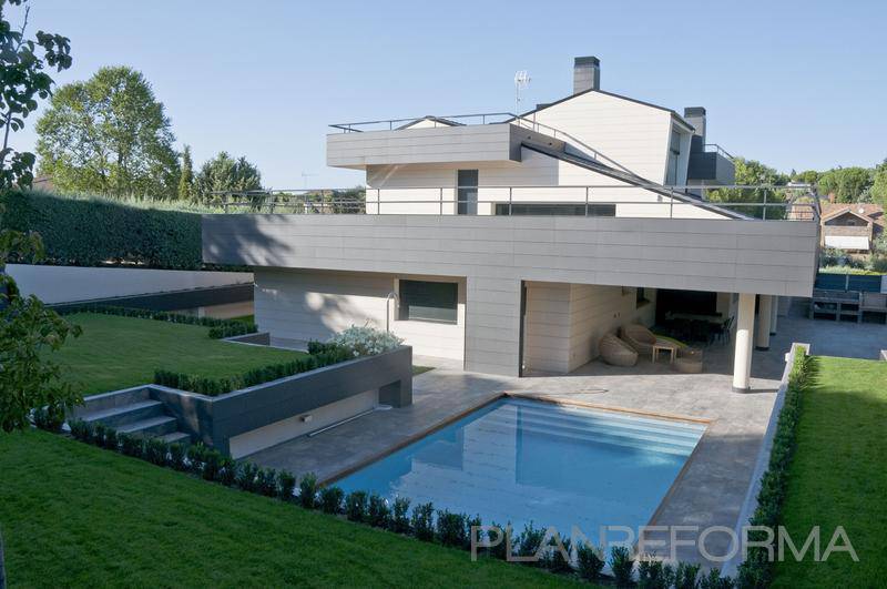 Ideas de Casas: Exterior,Piscina, estilo Moderno diseñado por ERALONSO ARQUITECTOS - Arquitecto