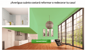 Descripción modificada: Interior de una casa en proceso de diseño o remodelación, mostrando una sala con grandes ventanas de suelo a techo, paredes verdes y una vela.